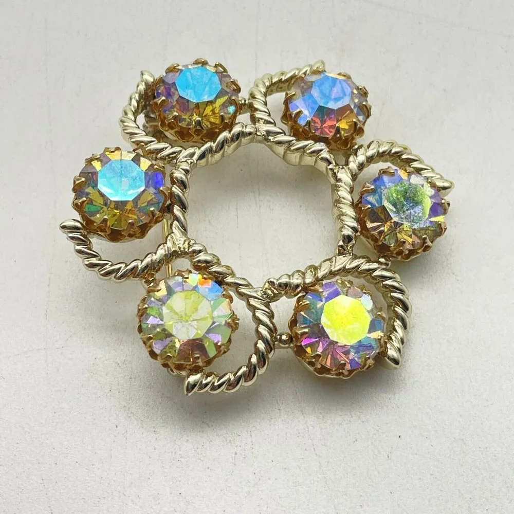 Vintage Kramer Brooch Circular Lavender Aurora Borealis Rhinestones Gold Tone - Picture 4 of 7